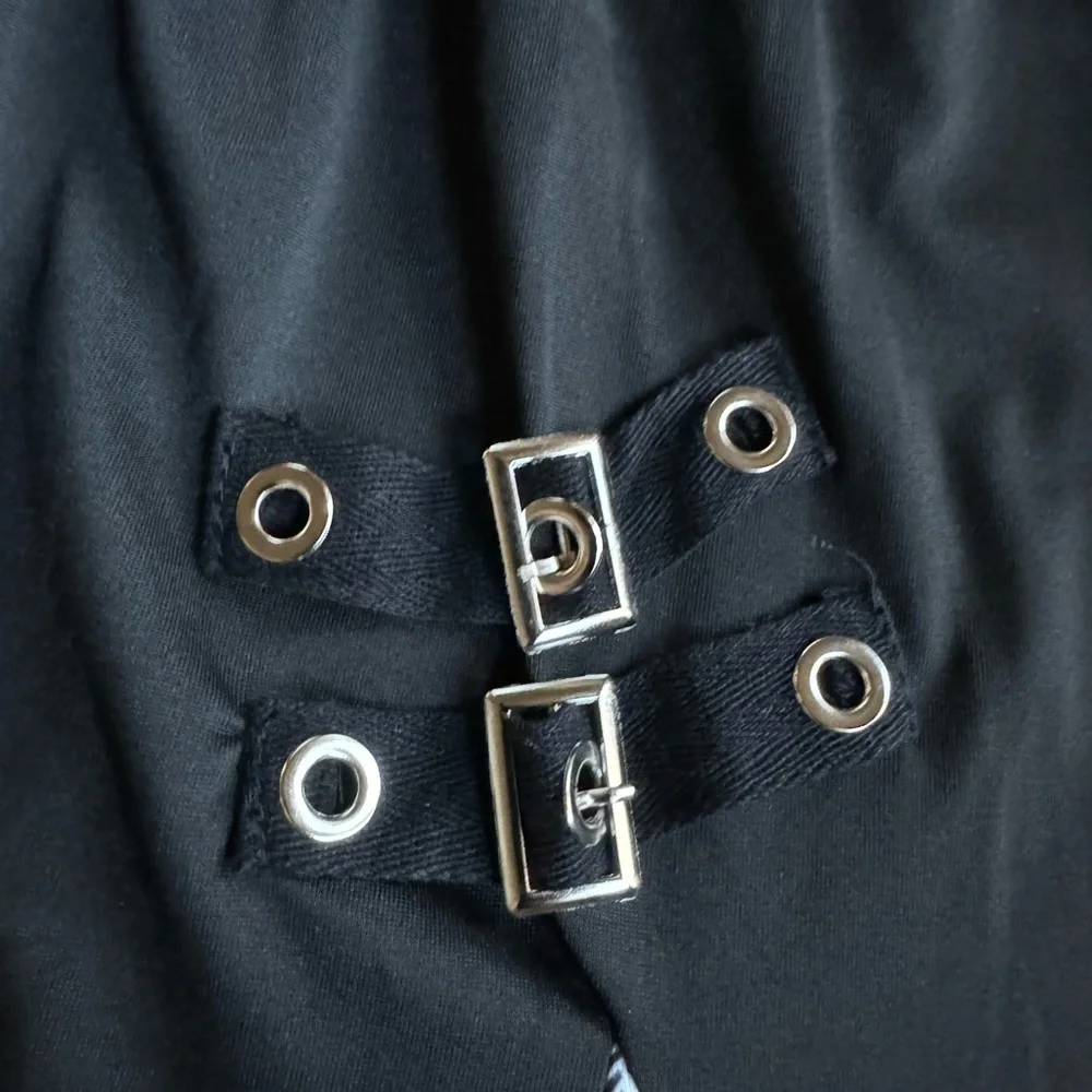 Black Pleated Style Buckle‎ Skirt - Picture 4 of 8